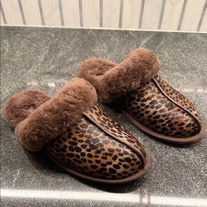 UGG Brown Leopard Fur Print Women's Slippers size 8